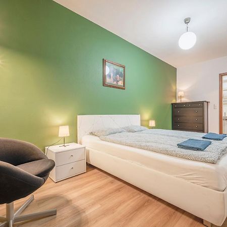 Modern Apartment With Garage Budapest Exteriör bild