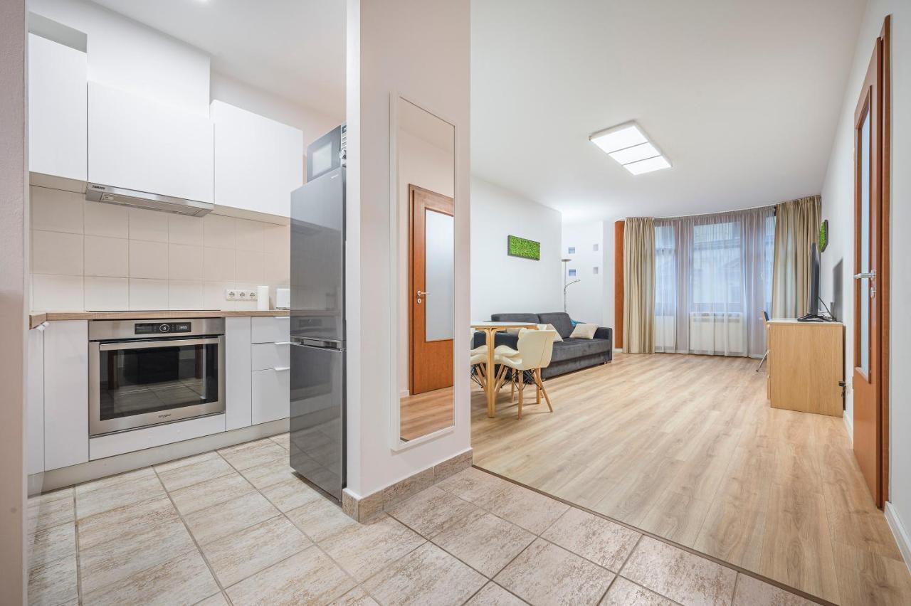 Modern Apartment With Garage Budapest Exteriör bild
