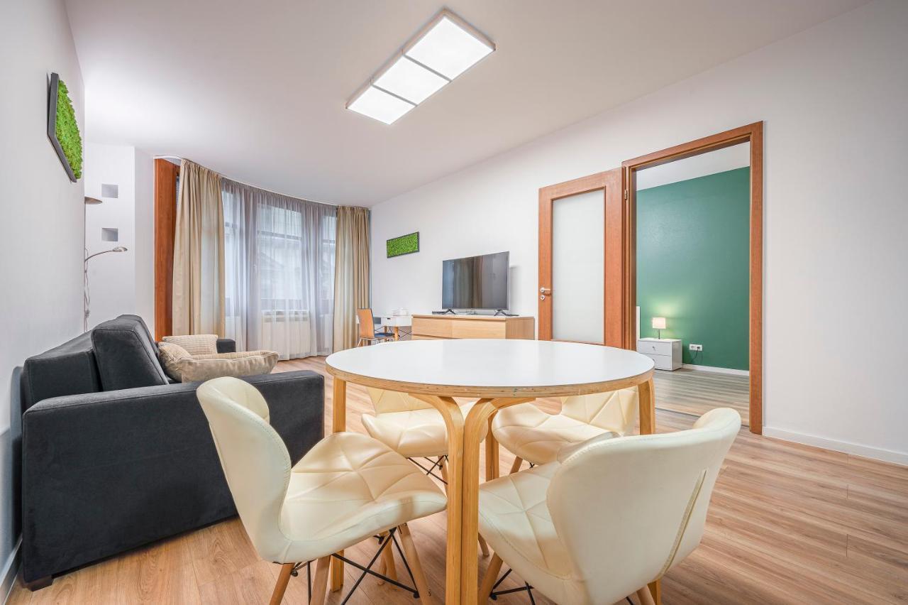 Modern Apartment With Garage Budapest Exteriör bild
