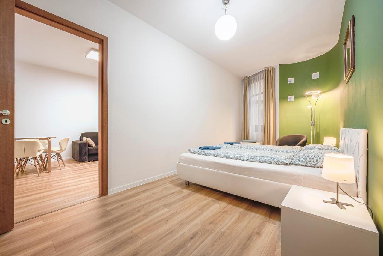 Modern Apartment With Garage Budapest Exteriör bild