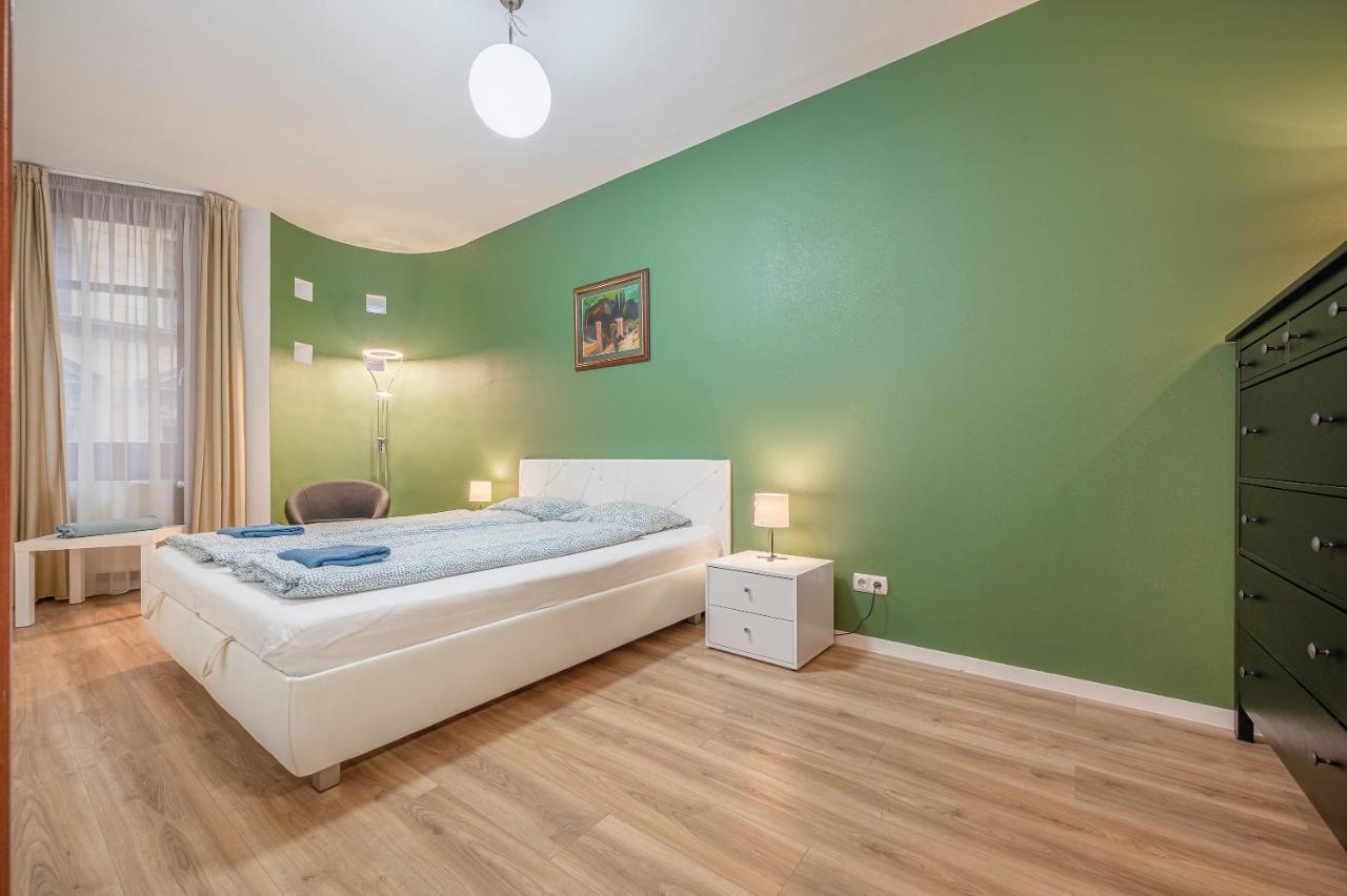 Modern Apartment With Garage Budapest Exteriör bild