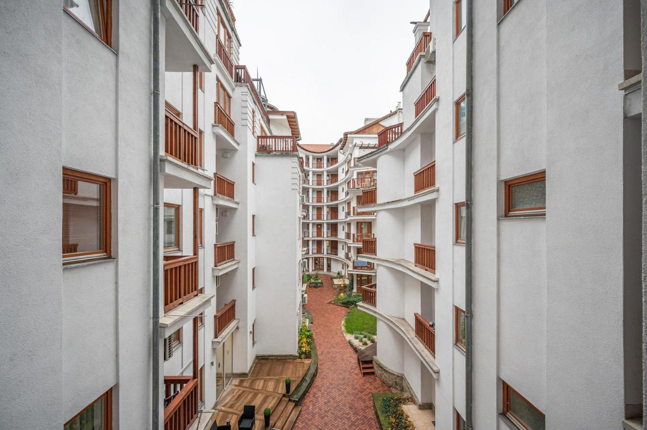Modern Apartment With Garage Budapest Exteriör bild